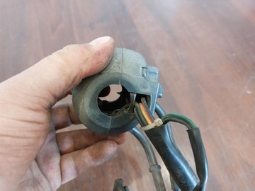 ПЕРЕКЛЮЧАТЕЛЬ ПРАВЫЙ HONDA CB1 400