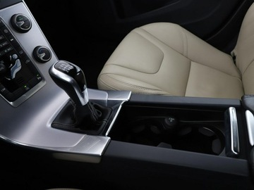 Volvo V60 I Kombi Facelifting 2.0 D2 DRIVE-E 120KM 2018 Volvo V60 FV23 2.0D Linje Svart Klimatyzacja, zdjęcie 26