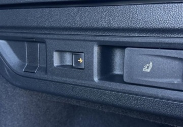 Volkswagen Passat B8 Variant Facelifting 2.0 TDI SCR 150KM 2025 Volkswagen Passat Variant R-Line 2.0TDI 150KM DSG Matrix Hak Masaz Keyless, zdjęcie 37