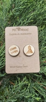 Деревянные запонки с гравировкой