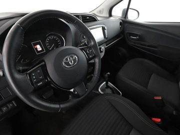 Toyota Yaris III Hatchback 5d Facelifting 2017 1.5 Hybrid 100KM 2018 Toyota Yaris hybryda automat kamera klima-auto., zdjęcie 13