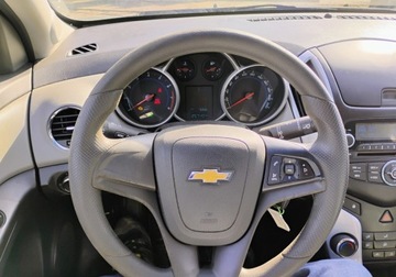 Chevrolet Cruze Sedan 1.8 16V DOHC 141KM 2013 Chevrolet Cruze 2013r, 1.8 Benzyna LPG. Lekko uszkodzony prawy tyl. Jezdz, zdjęcie 11