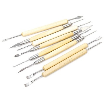 Набор инструментов для лепки из глины.