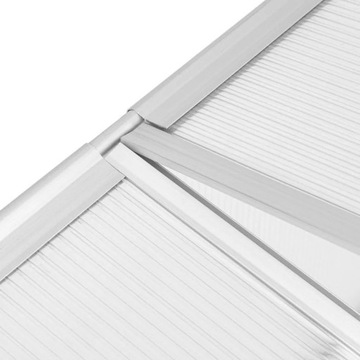 Грядка из поликарбоната для посадки растений в небольшой домашней теплице.