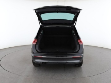 Volkswagen Tiguan II SUV 2.0 TDI 150KM 2018 Volkswagen Tiguan 2.0 TDI Automat 4Motion Highline, zdjęcie 18