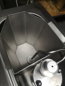 АВТОМАТИЧЕСКАЯ МАШИНА ДЛЯ ВЗБИВАНИЯ СЛИВКОВ sanomat EURO CREAM