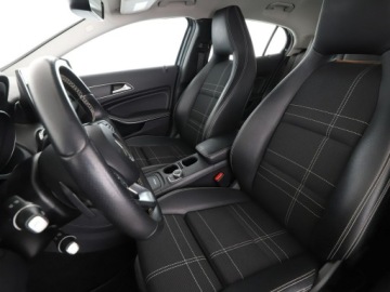 Mercedes GLA I Off-roader 1.6 200 156KM 2016 Mercedes GLA 200 automat full LED navi klima auto, zdjęcie 12