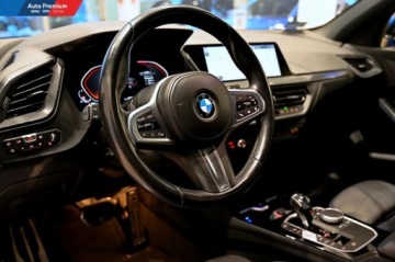 BMW Seria 1 F40 2021 BMW Seria 1 118iM Kierownica SkorzanaFotel SportowyReflektor LEDModel M Sp, zdjęcie 8