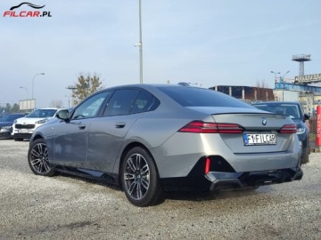BMW Seria 5 G90-91 2023 BMW Seria 5 M PAKIET PRO GWARANCJA Kamery 360 Zarejestrowany Mozliwa zamia, zdjęcie 3