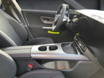 Mercedes CLA C118/X118 2025 MERCEDES-BENZ CLA 180 AMG Line Sedan 1.5 (136KM) 2025, zdjęcie 7