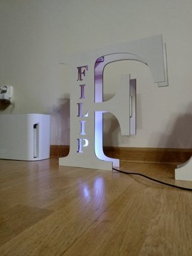 Lampka do pokoju dziecka z imieniem duża literka
