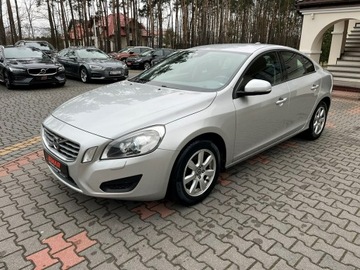 Volvo S60 II Sedan 1.6 T3 150KM 2013 Volvo S60 1.6 T3 150 KM Xenony Podgrzewane fotele, zdjęcie 2
