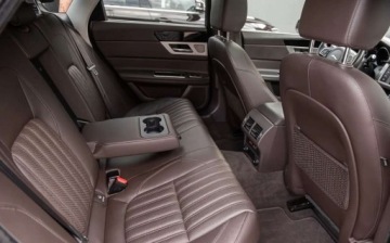 Jaguar XF II Sedan 2.0 i4D 180KM 2016 Jaguar XF XF 2.0D 180KM Full Pano LEdy Skora Camera Navi Full ASO 2.0, zdjęcie 31