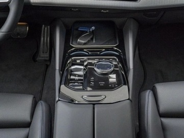 BMW Seria 5 G90-91 Touring 2.0 520d 197KM 2025 BMW Seria 5 520d xDrive Sport Sedan 2.0 (197KM) 2025, zdjęcie 10