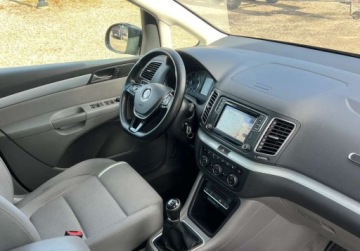 Volkswagen Sharan II Van Facelifting 2.0 TDI SCR 184KM 2017 Volkswagen Sharan 2.0TDI 184KM Xenon Led Navi Klimatronik 7 Foteli Stan Bd, zdjęcie 18