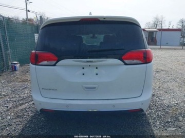 Chrysler Pacifica II 2017 Chrysler Pacifica Touring-L 2017 3.6l 3.6 Benzyna 287KM, zdjęcie 3