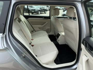 Volkswagen Passat B8 Variant 2.0 TDI BlueMotion SCR 150KM 2018 Volkswagen Passat 2.0 TDI Comfortline! Salon, zdjęcie 31