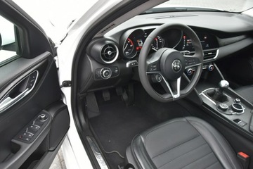 Alfa Romeo Giulia II 2018 Alfa Romeo Giulia 2.2d Manual 2018r. jak NOWA 31tk, zdjęcie 14