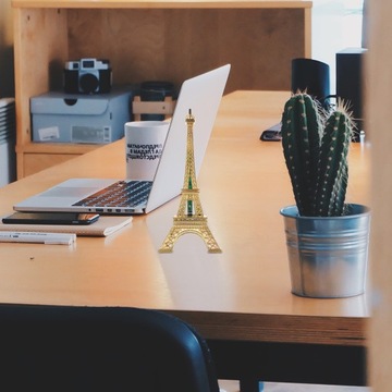 Сувениры для путешествий Подарочная статуэтка Эйфелевой башни