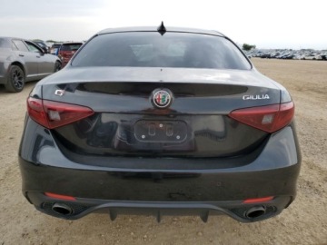Alfa Romeo Giulia II Sedan 2.0 TBi 280KM 2018 Alfa Romeo Giulia Alfa Romeo Giulia Ti Sport AWD z 2018 roku od ubezpiecza, zdjęcie 6