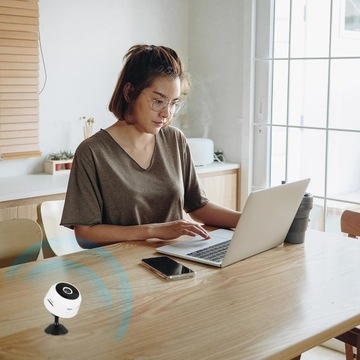 Умная IP-камера видеонаблюдения в помещении