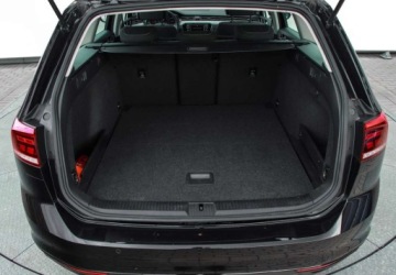 Volkswagen Passat B8 Variant Facelifting 2.0 TDI SCR 150KM 2023 Volkswagen Passat 2.0TDI 150KM DSG, Business, App Connect, Pakiet Zimowy,, zdjęcie 9