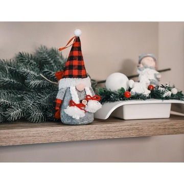 OZDOBA ŚWIATECZNA STOJĄCY MIKOŁAJ SKRZAT DEKORACYJNY Z WORECZKIEM 20CM