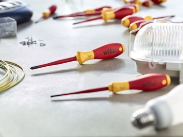 КРЕСТОВАЯ ОТВЕРТКА PH1 ELECTRIC SlimFix 1000V WIHA