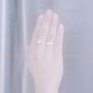 Занавестный голос Белый занавес на магнитной туннеле выровнен 350x210 см.