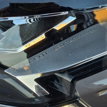 Peugeot 5008 II Crossover Facelifting 1.2 PureTech 130KM 2021 Peugeot 5008 II 1.2 Benzyna 130KM 7 foteli, Serwis, zdjęcie 8