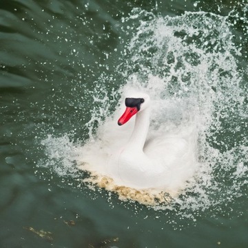 ПЛАСТИКОВАЯ ФИГУРКА ЛЕБЕДЯ ПЛАВАЮЩАЯ ФИГУРКА ЛЕБЕДЯ УКРАШЕНИЕ ПРУДА