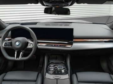 BMW Seria 5 G90-91 Sedan Plug-In 3.0 50e 489KM 2026 550e xDrive M Sport 3.0 (489 KM)| Hak holowniczy, elektryczny, zdjęcie 5