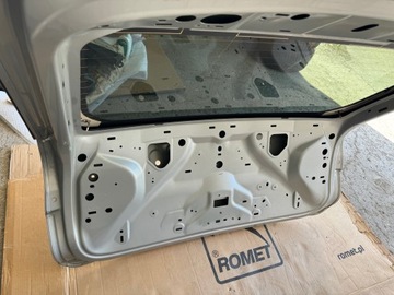 VÍKO KUFRU ZADNÍ VOLVO C40 SKLO (OKNO) 21-