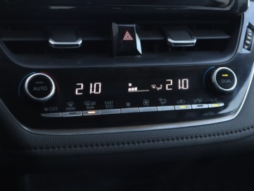 Toyota Corolla XII Sedan 1.8 Hybrid 122KM 2019 Toyota Corolla 1.8 Hybrid, Salon Polska, zdjęcie 17