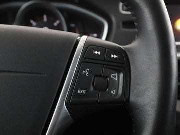 Volvo V40 II Hatchback Facelifting 2.0 D2 120KM 2017 Volvo V40 Momentum automat navi PDC grzane fotele, zdjęcie 27
