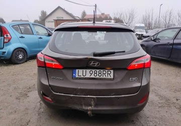 Hyundai i30 II 2015 Hyundai i30 2015r. 1.6 CRDI. Uszkodzony tyl i lekko lewy przod. Jezdzi., zdjęcie 18