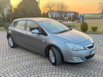 Opel Astra J Hatchback 5d 1.4 Twinport ECOTEC 100KM 2011 Opel Astra 1.4 100KM Klima 1-reka Tablet Carplay Gotowy do jazdy PL, zdjęcie 12