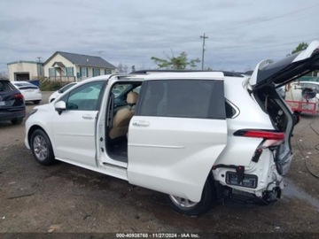 Toyota Sienna III 2022 Toyota Sienna 2022 Toyota Sienna XLE AWD 7-Passenger 2.5 Benzyna 189KM, zdjęcie 2