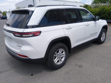 Jeep Grand Cherokee V 2023 Jeep Grand Cherokee 2023 JEEP GRAND CHEROKEE LAREDO 4X4 3.6 Benzyna 293KM, zdjęcie 7