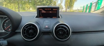 Audi A1 I Hatchback 3d 1.2 TFSI 86KM 2012 Audi A1 Sportback Książka serwisowa, stan bardzo, zdjęcie 9