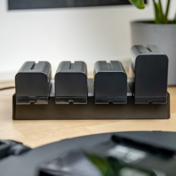 Четырехканальное зарядное устройство Newell для Sony NP-F970