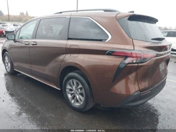 Toyota Sienna III 2021 Toyota Sienna XLE 2021 2.5l 2.5 Hybryda 189KM, zdjęcie 3