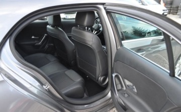 Mercedes Klasa A W177/V177 Hatchback 1.3 200 163KM 2018 Mercedes-Benz Klasa A A200 Automat Benzyna Kamera Nawigacja 1.3 Benzyna, zdjęcie 16