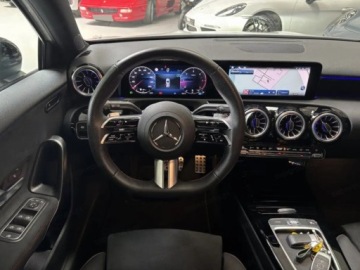 Mercedes Klasa A W177/V177 Hatchback Facelifting 2.0 200d 150KM 2025 MERCEDES-BENZ A Klasa 200 d AMG Line 2.0 (150KM) 2025, zdjęcie 11