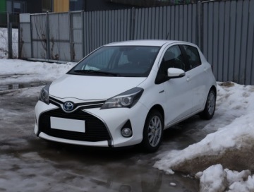 Toyota Yaris III Hatchback 5d Facelifting Hybrid 100KM 2014 Toyota Yaris 1.5 Hybrid, Automat, Klima, zdjęcie 1