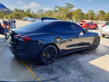 Maserati Ghibli III 2022 Maserati Ghibli Modena 2022 3.0 Benzyna 424KM, zdjęcie 3