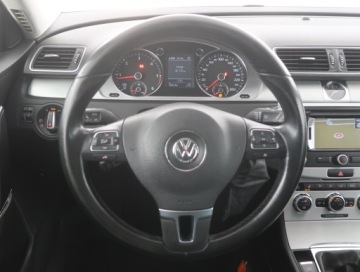 Volkswagen Passat B7 Variant 1.6 TDI CR DPF BlueMotion 105KM 2012 VW Passat 1.6 TDI, Navi, Klima, Klimatronic, zdjęcie 14