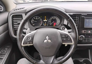 Mitsubishi Outlander III 2013 Mitsubishi Outlander 2013r, 2.0 Benzyna. 4x4. AUTOMAT Uszkodzony tyl i lek, zdjęcie 10