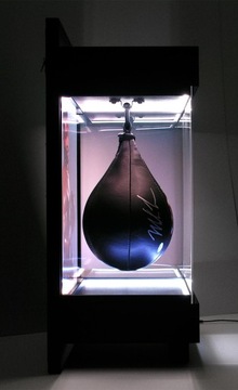 Автограф Майка Тайсона на боксерской груше в рамке! в офис президента ХИТ