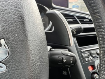 Peugeot 5008 I Minivan 1.6 HDi FAP 110KM 2011 Peugeot 5008 AUTOMAT NAWIGACJA KLIMATYZACJA PARKTRONIC TEMPOMAT HAK GWARA, zdjęcie 16